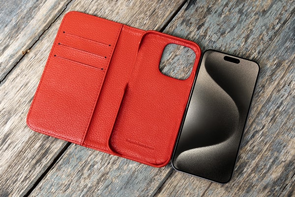 Apple iPhone 15 Pro leather case