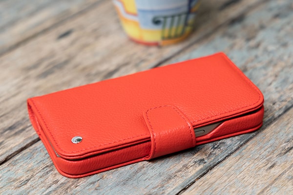 Apple iPhone 15 Pro leather case